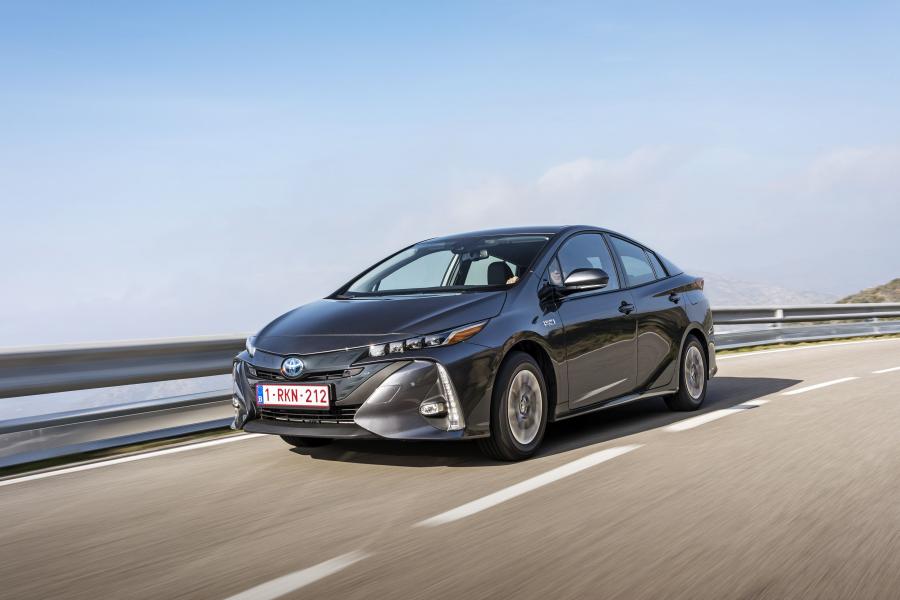  Toyota Prius Plug-in Hybrid 2016 года  (фото 146 из 187)